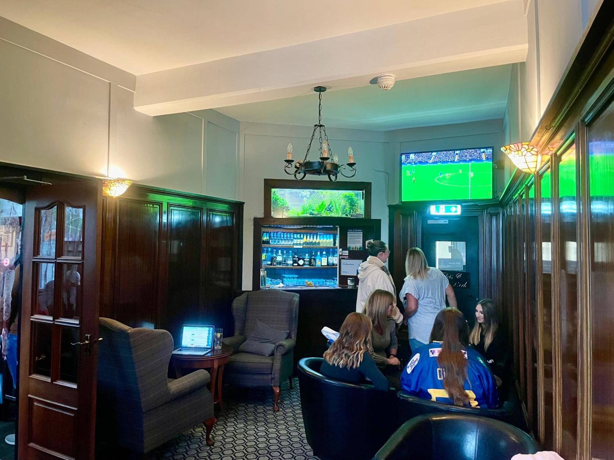 The Elbow Room Kirkcaldy Exterior photo